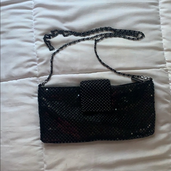 Handbags - 🖤VINTAGE 90s Clutch w/ chain zipper and clasp!